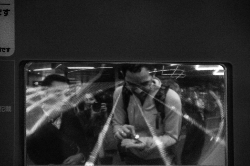 buying a metro ticket tokyo (2 of 1)