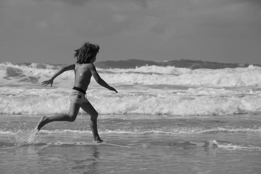 crashing waves and run (1 of 1)